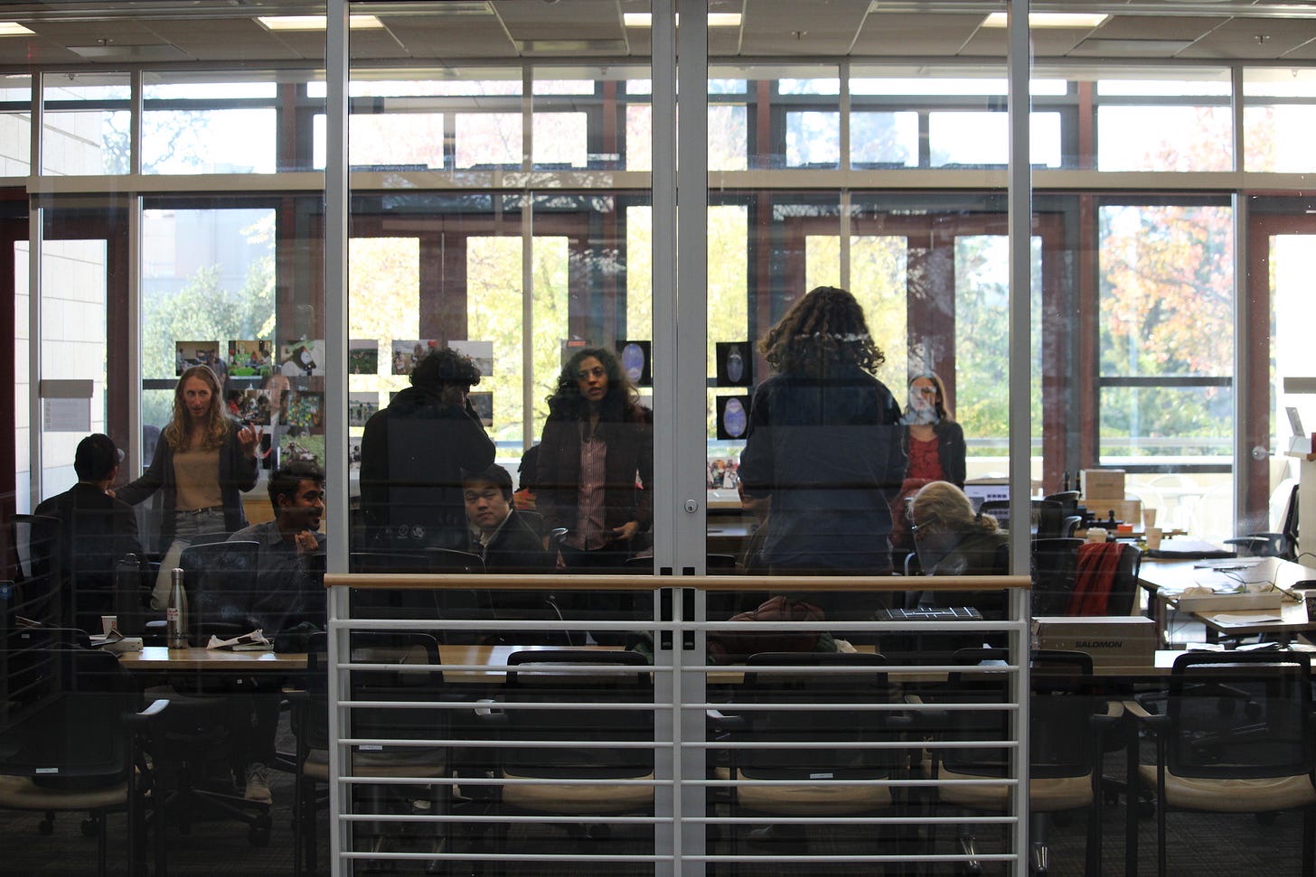 A wider view of the group working together in the Prakash lab